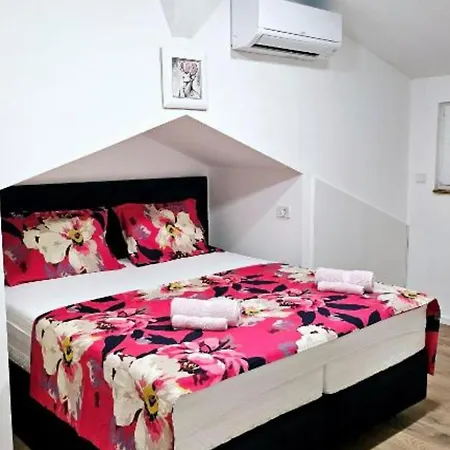 Nika - Three Bedroom With Private Pool