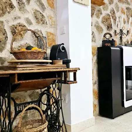 Villa Nika - Three Bedroom With Private Pool Lozovac