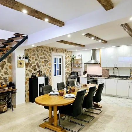 Villa Nika - Three Bedroom With Private Pool Lozovac