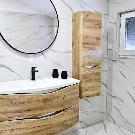 Nika - Three Bedroom With Private Pool Lozovac