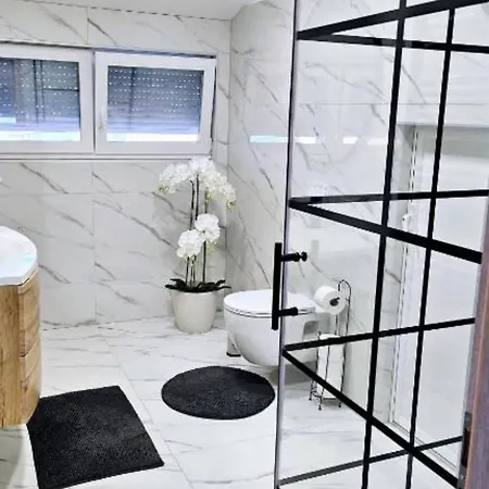 Nika - Three Bedroom With Private Pool Lozovac