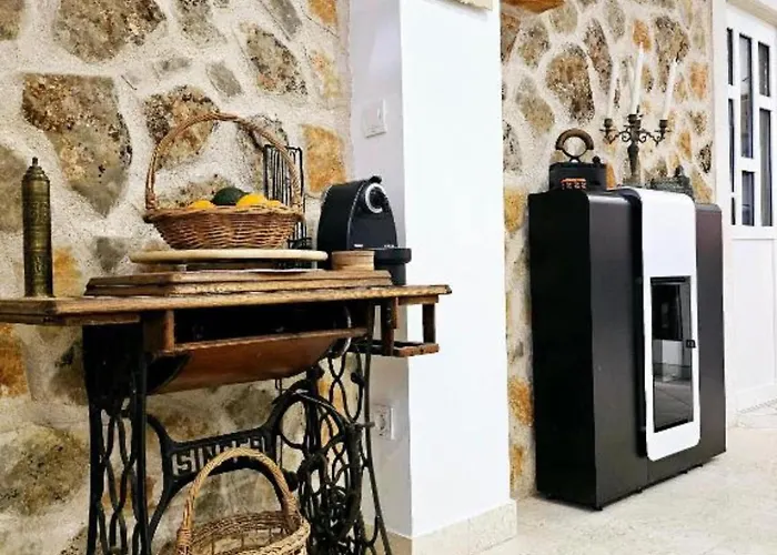 Villa Nika - Three Bedroom With Private Pool Lozovac