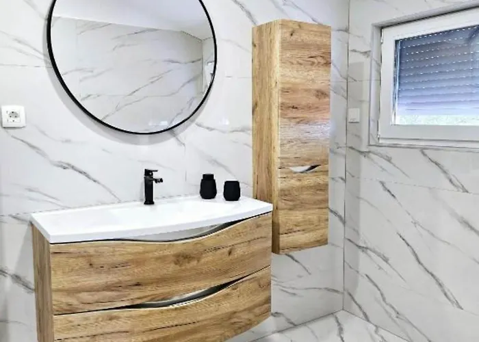 Nika - Three Bedroom With Private Pool Lozovac