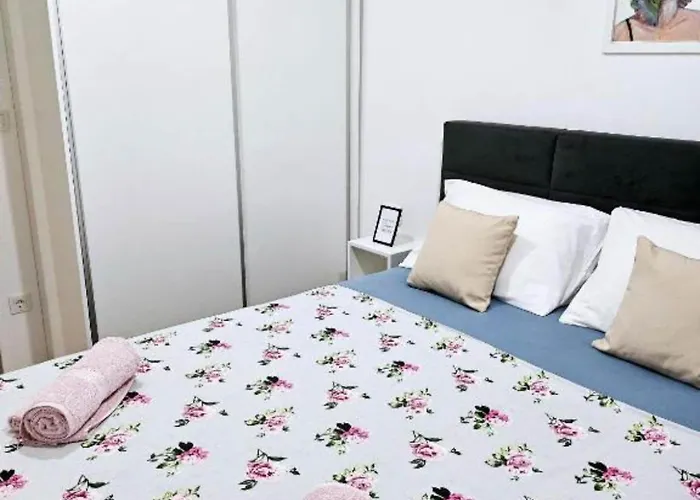 Nika - Three Bedroom With Private Pool Lozovac