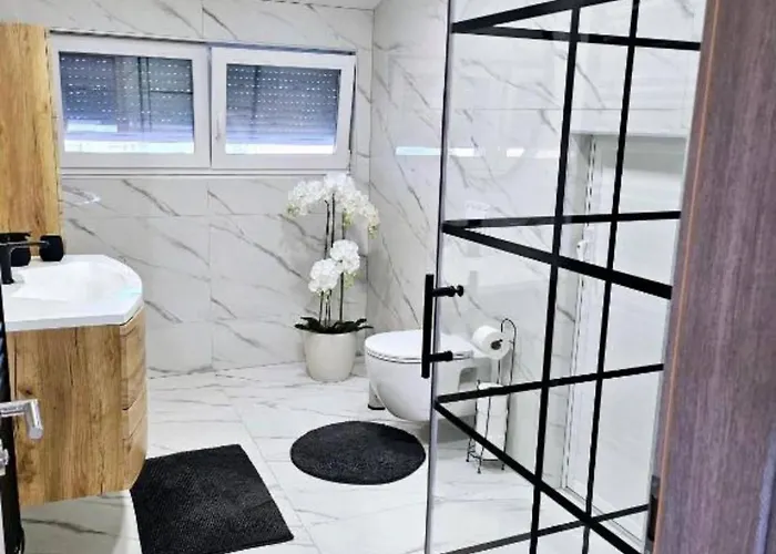 Nika - Three Bedroom With Private Pool Lozovac